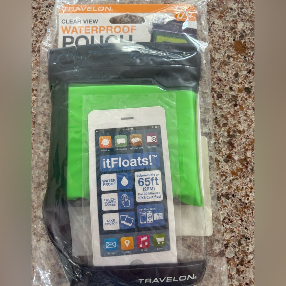 NWT Travelon Green and Black Waterproof Pouch